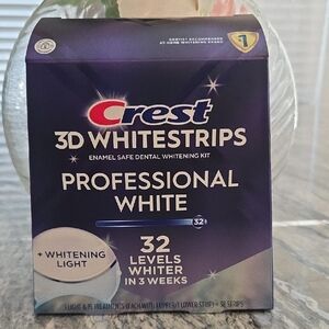 Crest 3D Whitestrips Professional White - Purple Packaging